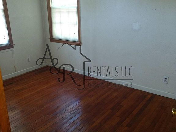 3rd image of 100 E Hudson St
