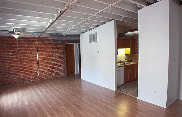 1 bed, 900 sqft, $1,795 — Photo 2