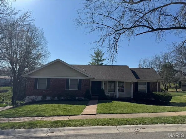 548 Windsor Mill Dr, Ballwin, MO 63011