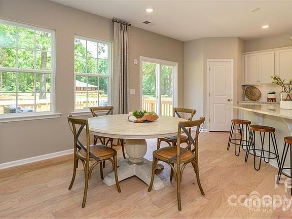 4th image of 117 Kelham Ln #438