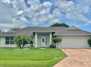 985 SE Breakwater Ave, Port Saint Lucie, FL 34983