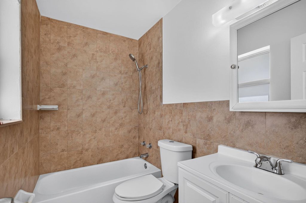 901 Pine Dr APT 10, photo 7