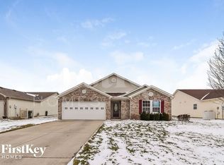 909 Runnymede Dr, Greenfield, IN 46140