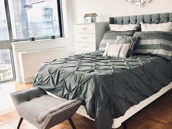 5th image of 505 W 37th St APT 4105