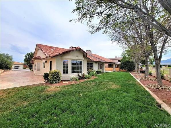 876 Country Club Dr #2