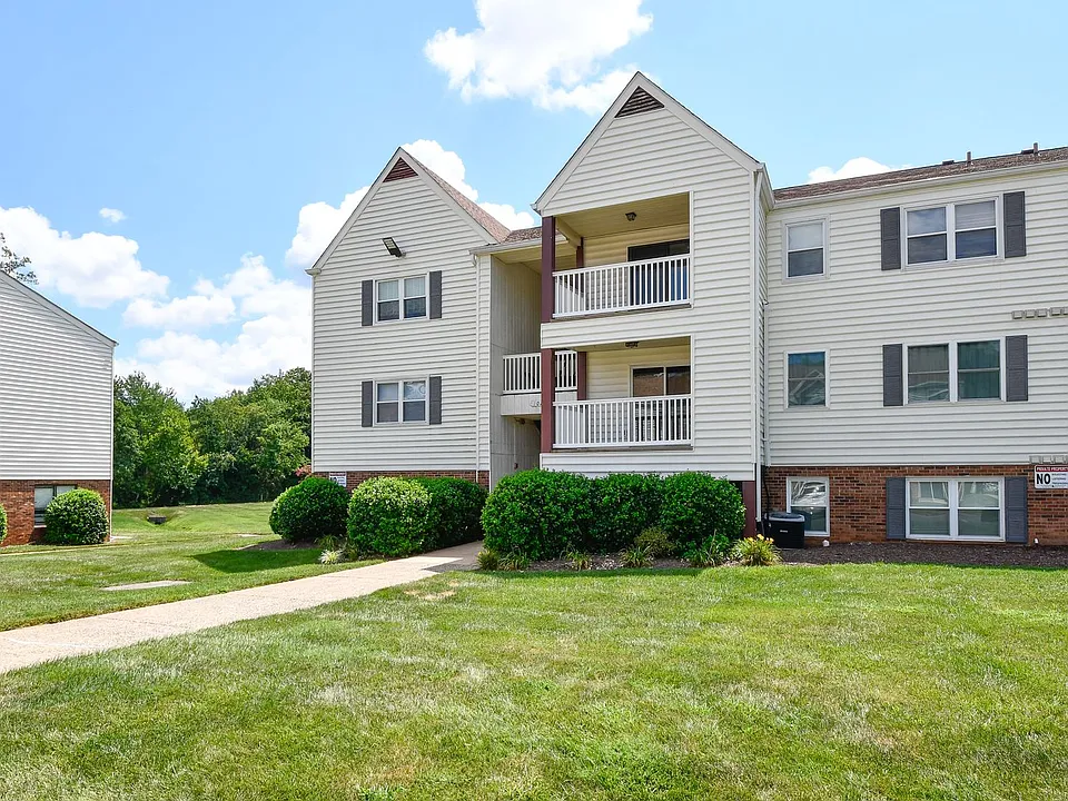 102 Chesterfield Ln #201