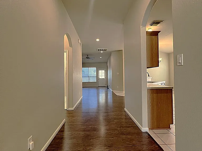 7031 Windy Run Ct — Photo 5