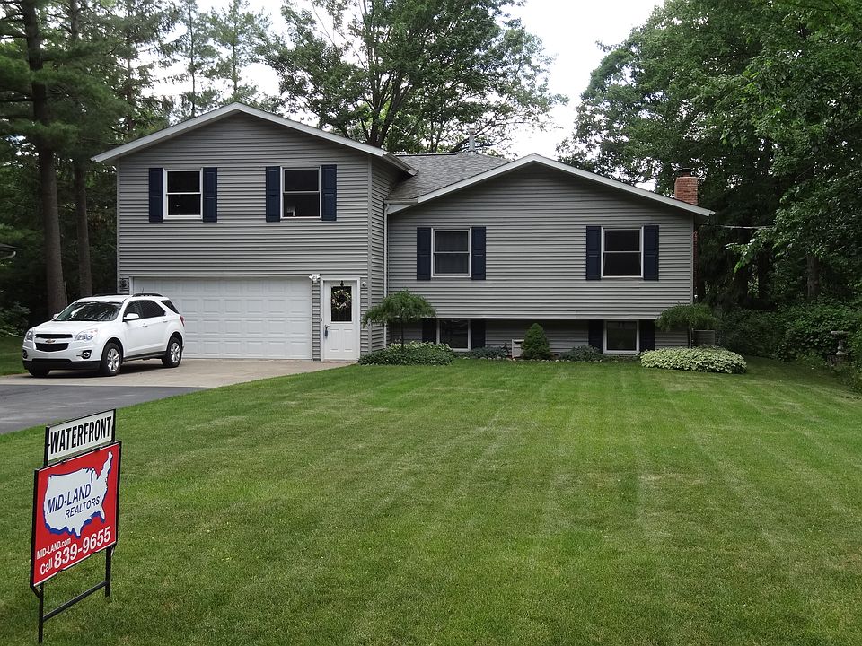 1st image of 3333 N Douglas Dr