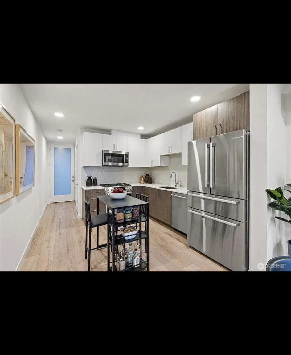 1429 E Howell St — Photo 4