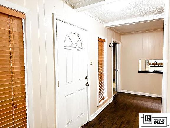 3rd image of 213 Sussex Dr