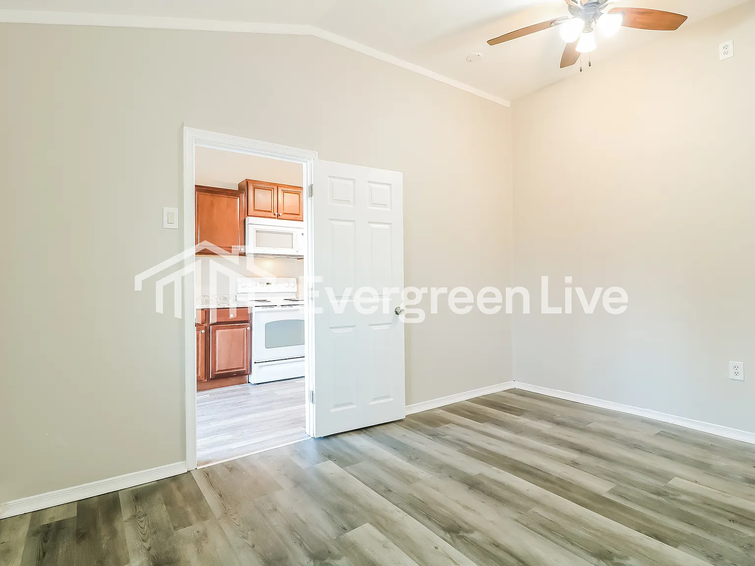 4 bed, 2.5 bath, 1570 sqft, $2,795 — Photo 2
