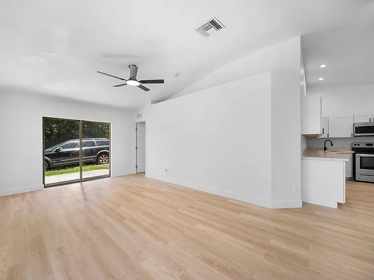 605 Hancock Bridge Pkwy — Photo 12