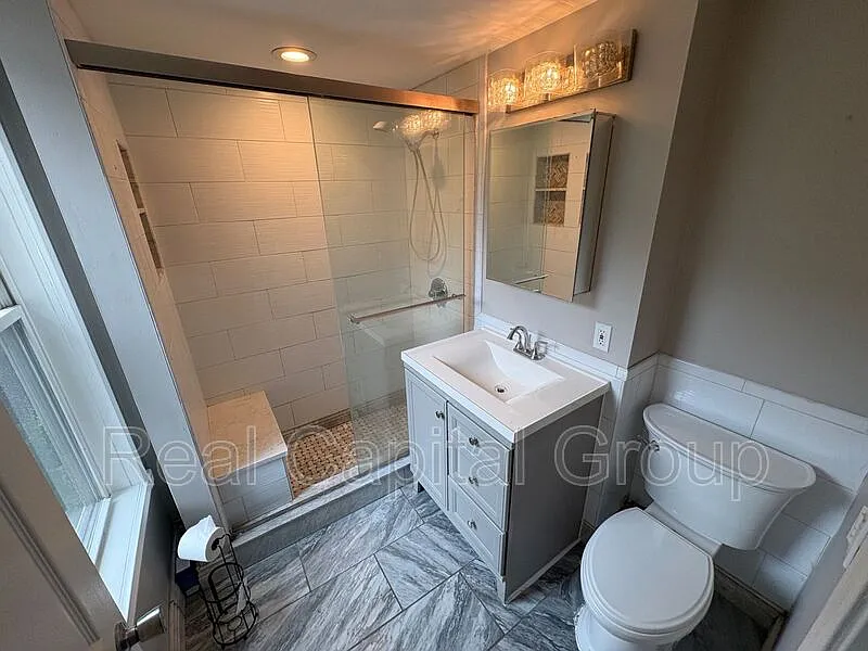 3 bed, 1.0 bath, $1,495 — Photo 4