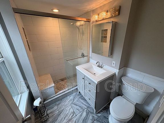 4th image of 412 2nd St Unit 1