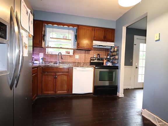 4th image of 1824 Briarrose Ct