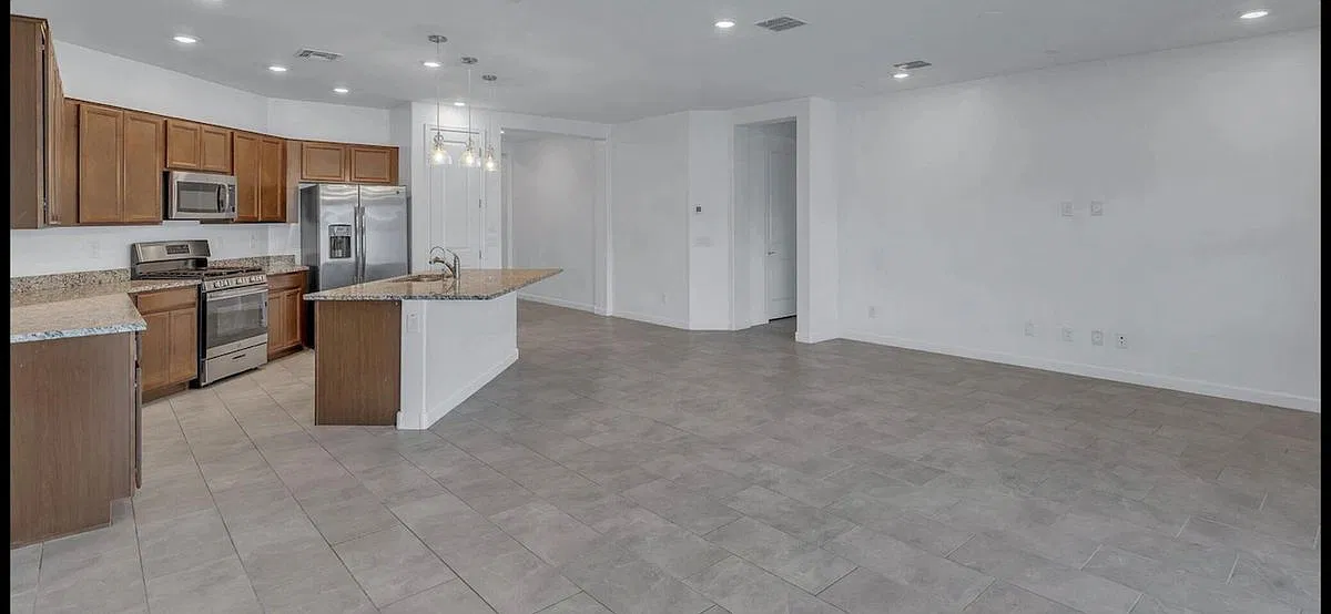 4 bed, 3.0 bath, 2279 sqft, $3,000 — Photo 4