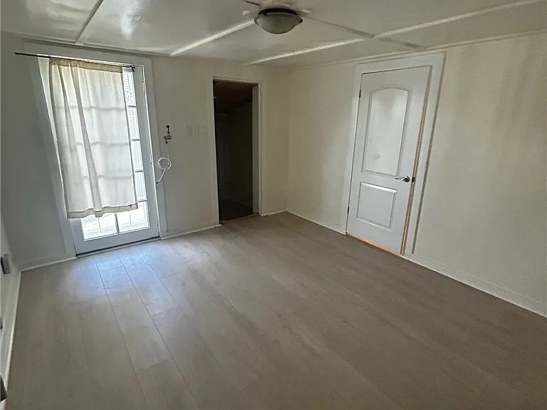 3307 Spruce St — Photo 6
