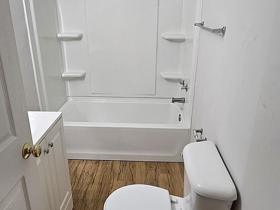 4th image of 615 Carver Ave #1