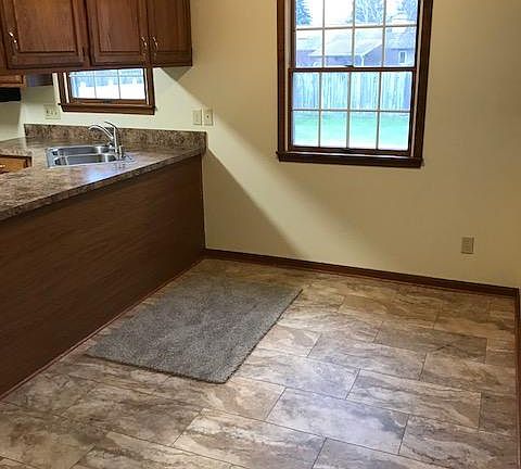 4th image of 659 Cobblestone Dr