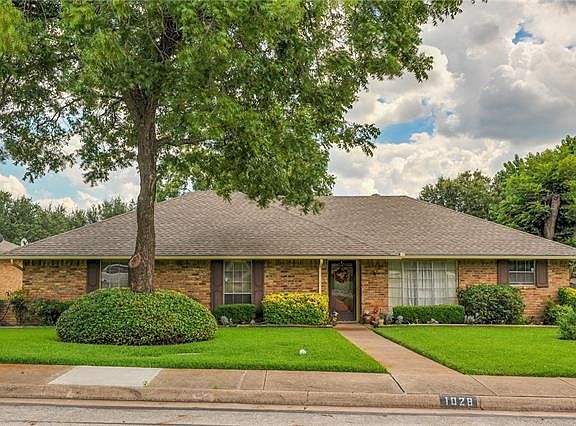 2nd image of 1028 Birchwood Ln
