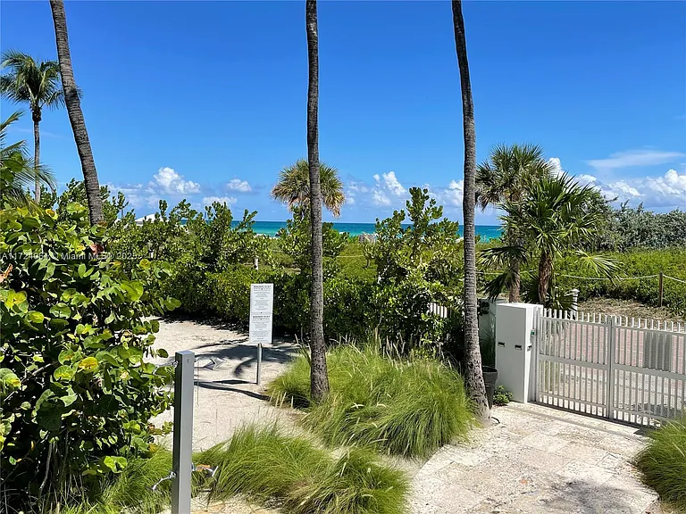 5151 Collins Ave #1722 — Photo 8