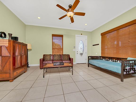4th image of 115 E Lantana St #3