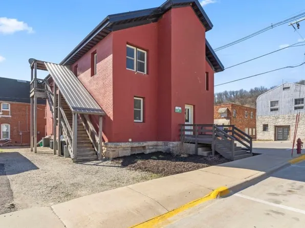 111 Cedar St NW #3, Elkader, IA 52043