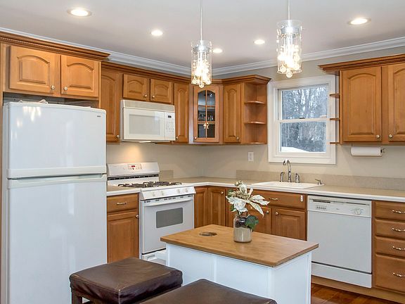 5th image of 23 Yardley Ln