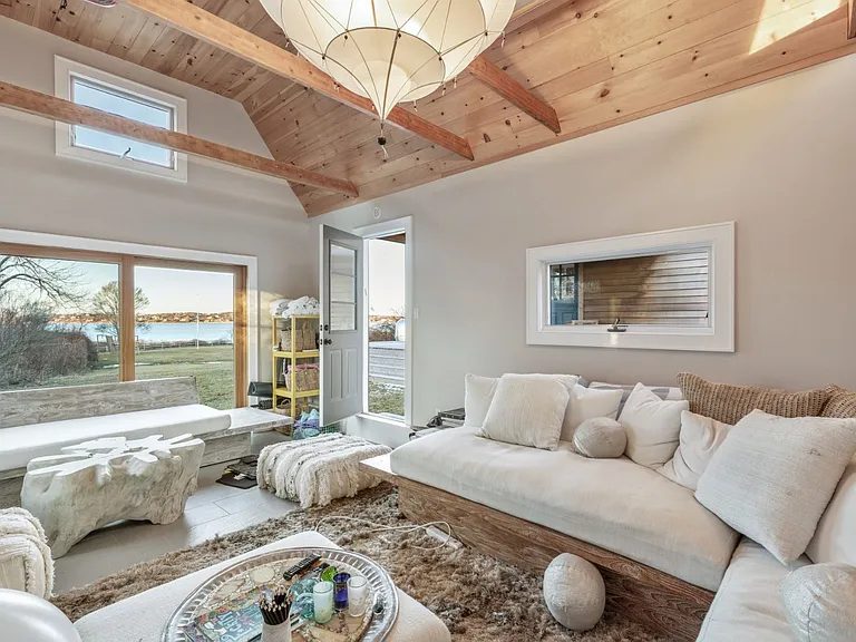 100 Old West Lake Dr — Photo 7