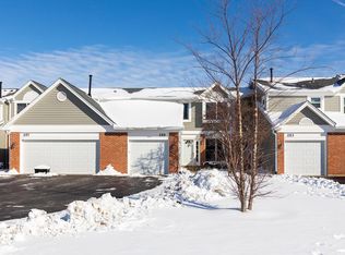 255 Camelot Ln, Carol Stream, IL 60188