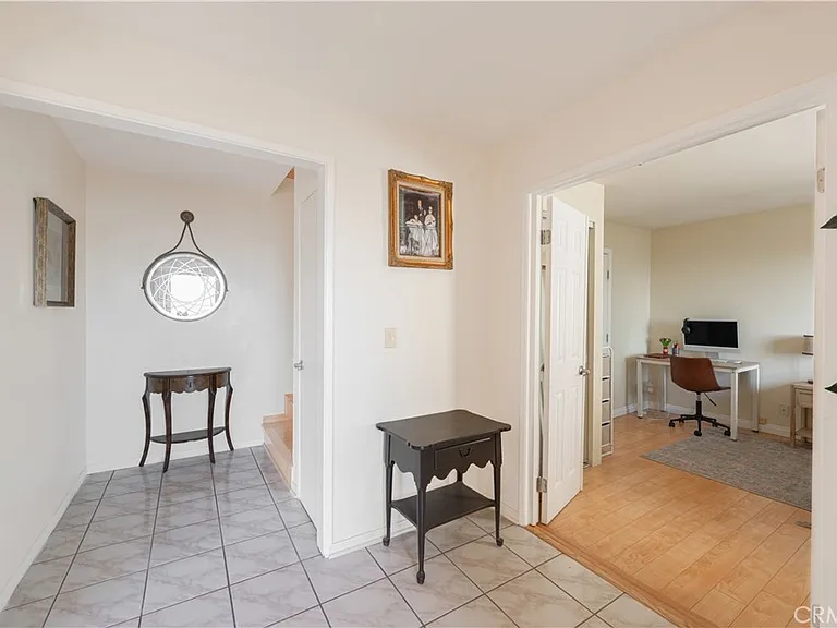 1350 E Tujunga Ave — Photo 7