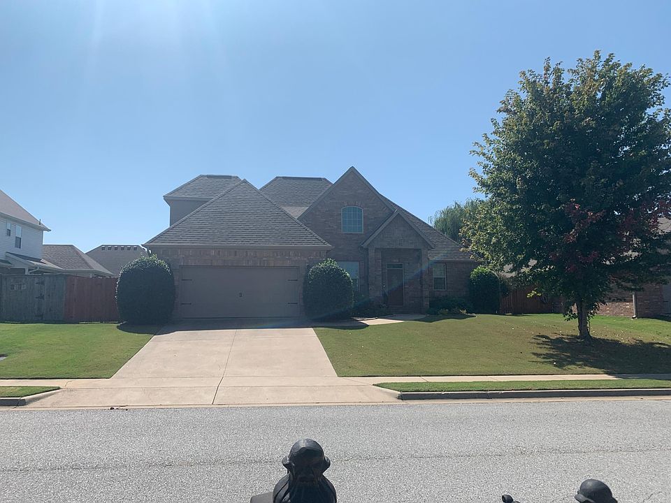 1st image of 202 Camelot Dr