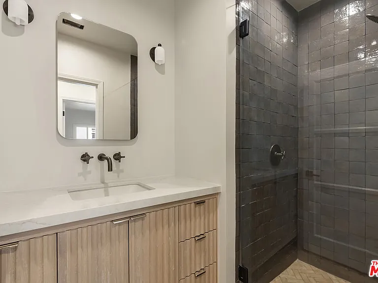 428 S Bedford Dr — Photo 10