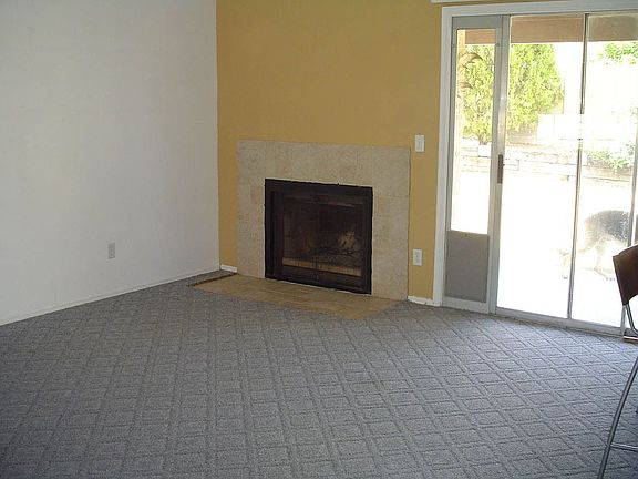 3rd image of 1233 E Topeka Dr