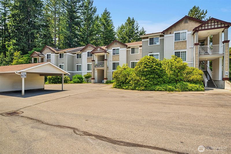 2nd image of 25235 SE Klahanie Boulevard #N102