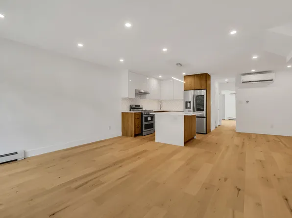 572a Lexington Avenue TWNHSE image 2 of 35