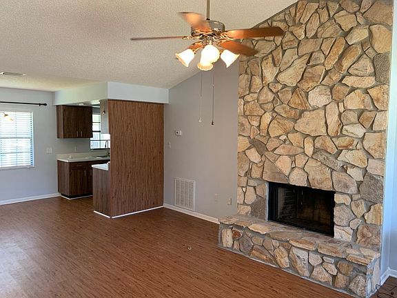 5th image of 950 Sunshine Way SW