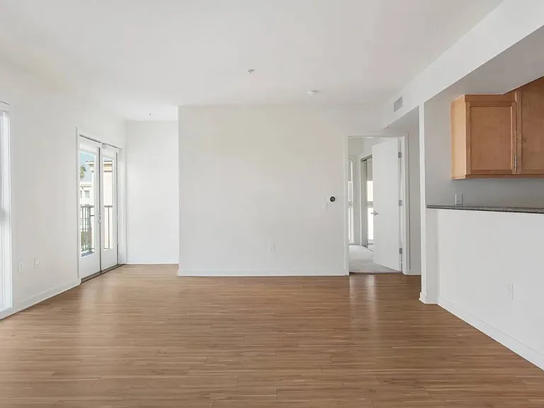 Mayfair Residences — Photo 38