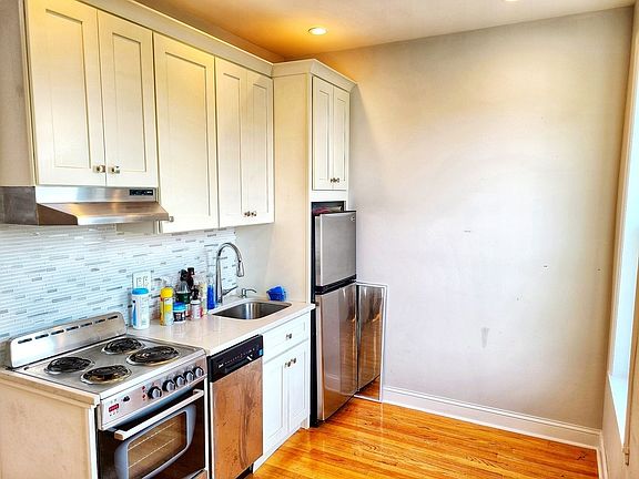 3rd image of 2430 33rd St #2A