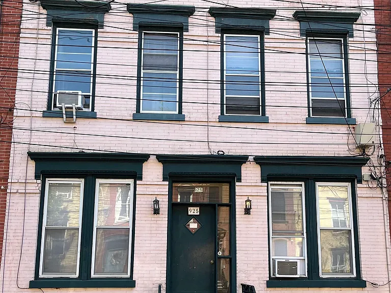925 Park Ave #2R — Photo 1