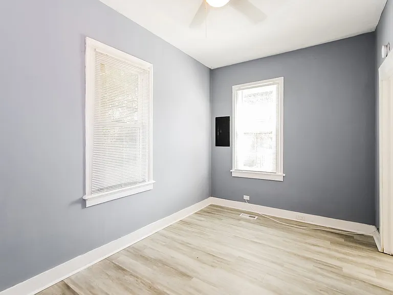 556771_026_bedroom_13189113.jpg
