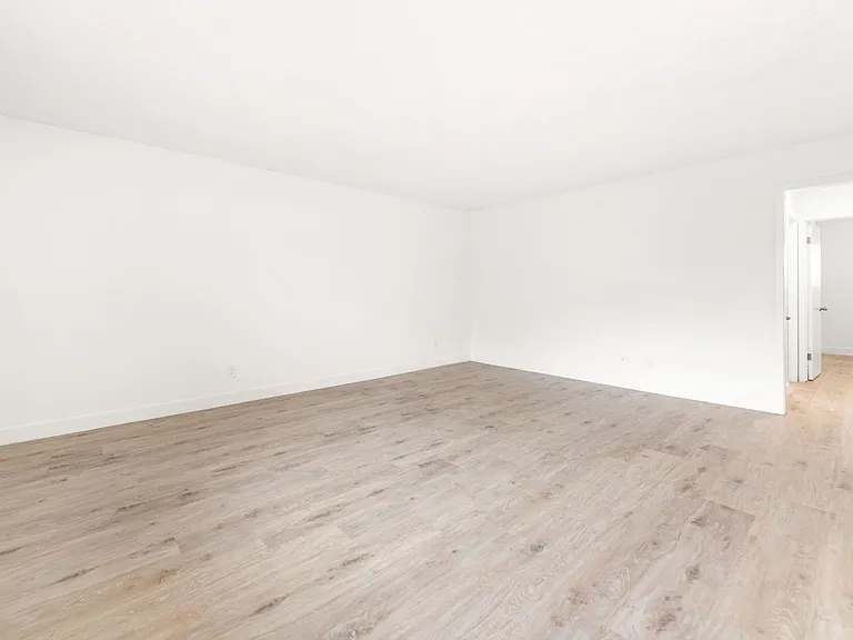 5330 Corteen Pl — Photo 6