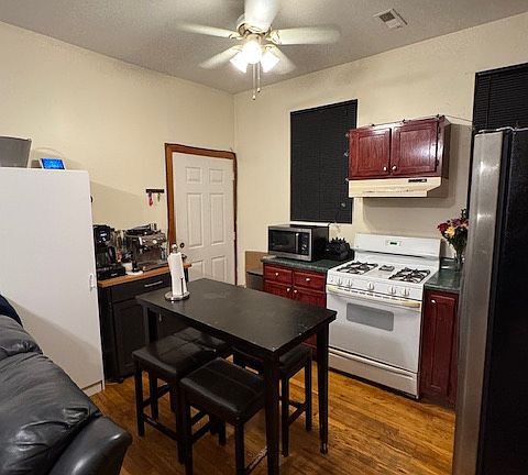 5th image of 1425 N Ashland Ave #3F