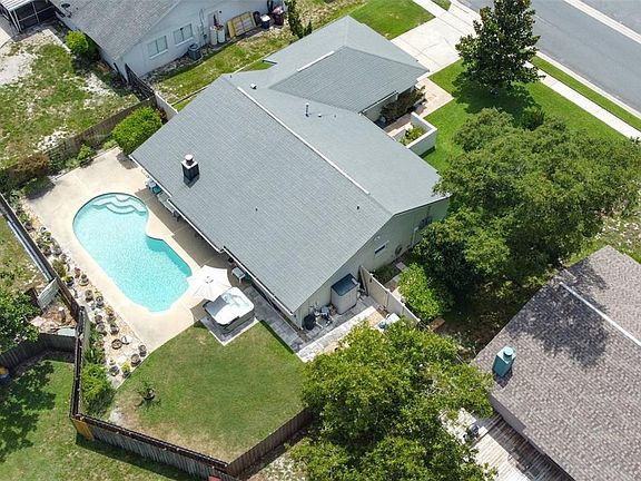 3rd image of 1330 Queen Elaine Dr