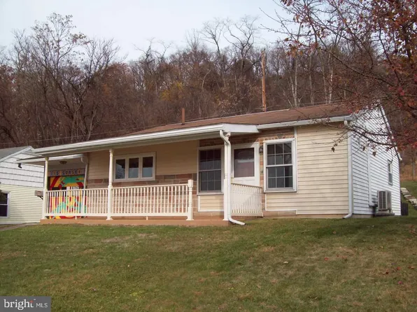 115 Sunset Dr, Burnham, PA 17009