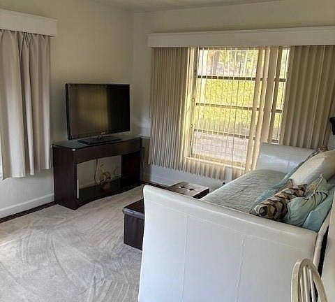 3rd image of 3096 Cadiz Rd