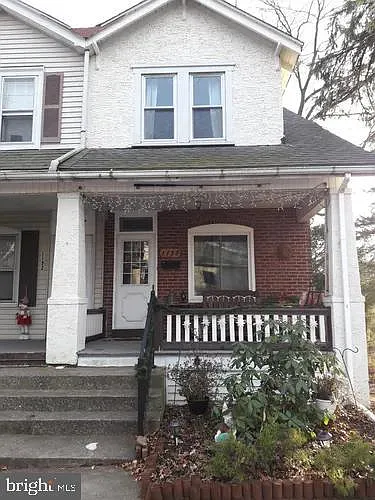 1150 Queen St photo 1