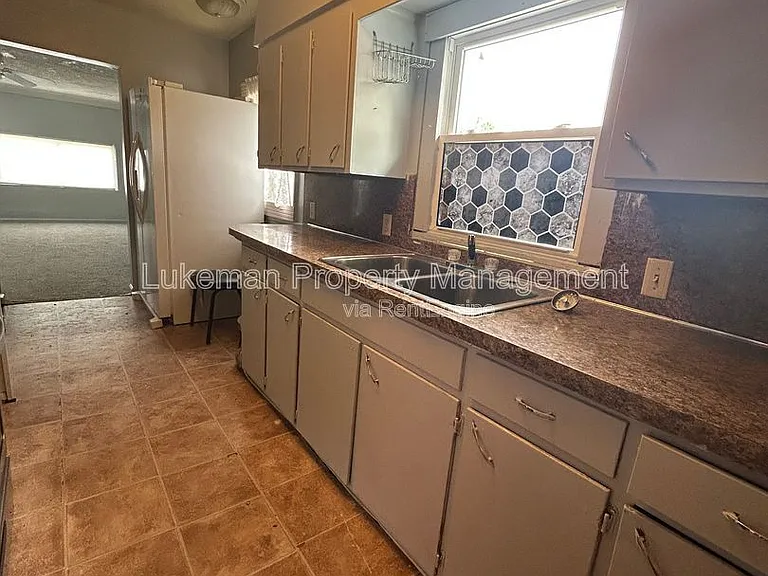 5816 Vermont Ave — Photo 3