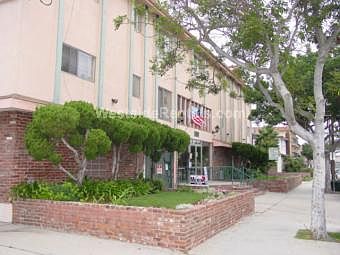 2nd image of 4037 W 137th St APT 27