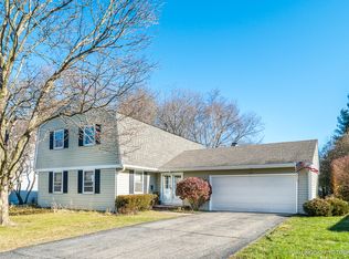 572 Carriage Dr, Batavia, IL 60510